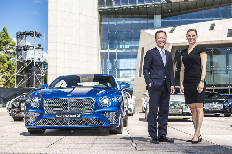 (左)永三汽車總經理林志明、(右)BENTLEY MOTORS亞太區區域經理Katya Zavialova-1
