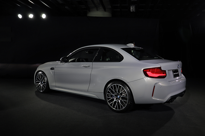 比起原本的M2,M2 Competition顯然更加雄壯威武。