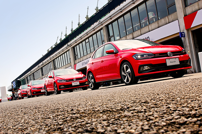 Polo GTI搭載與Golf GTI相同的2.0升渦輪增壓引擎,但動力為200hp/32.6kgm,並也有GTI運動化懸吊。