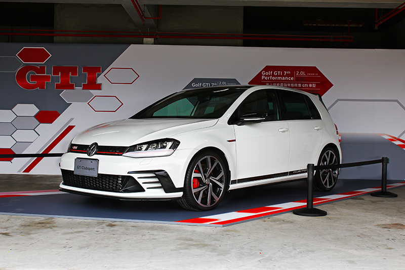 由於隔天9/29有舉辦GTI賽道嘉年華活動,因此當天現場也有展出1~7代Golf GTI。