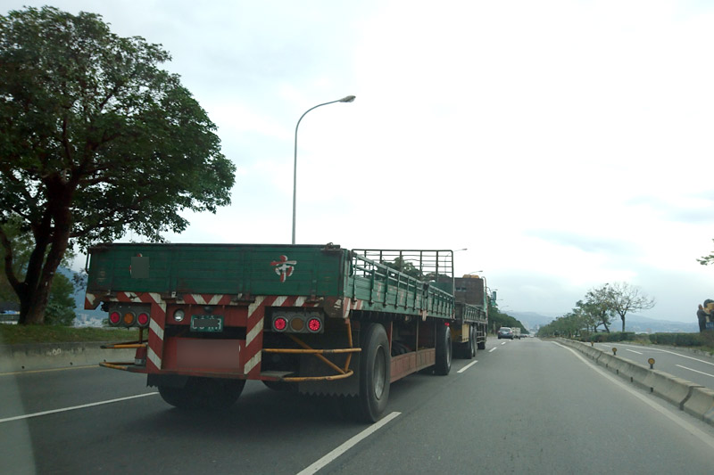 修法若通過在「一般道路」上車輪、輪胎膠皮或車輛機件脫落等行為,將會被處罰。
