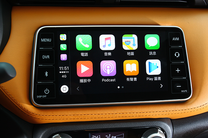 與Panasonic共同開發的X-Media III全平面觸控螢幕,能夠直接與iPhone或Android手機相連結。