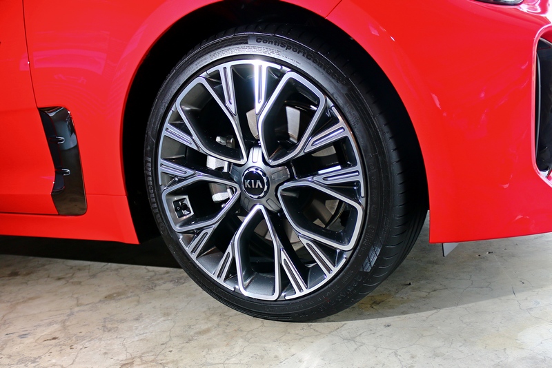 (此為2.0升車型輪圈)