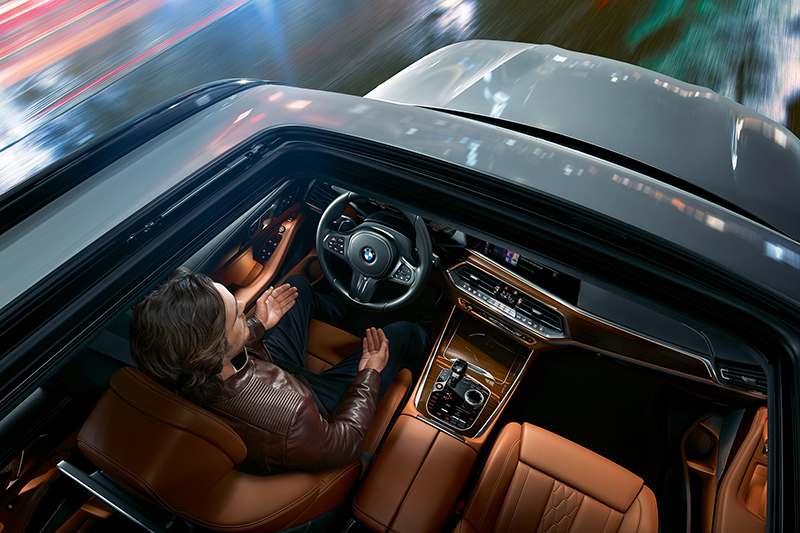 全新X5標配BMW Personal CoPilot智慧駕駛輔助科技,提供便利且安全的駕駛輔助。
