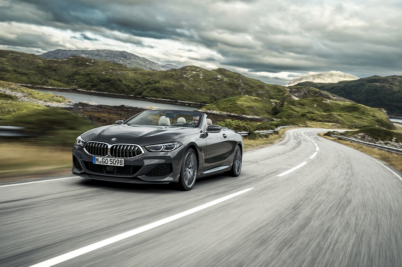 M850i xDrive 530hp/76.5kgm動力搭配吧速手自排以及四輪驅動系統,0~100km/h加速只要3.9秒。