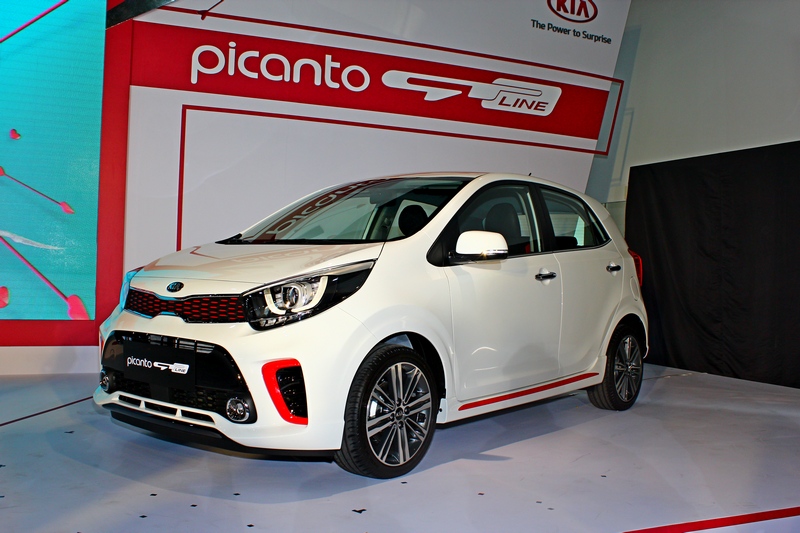 Picanto GT-Line擁有多項專屬外觀套件,如LED日行燈投射燈組,對比色呈現的雙色虎鼻水箱罩和大型雙色進氣壩以及前下擾流板。
