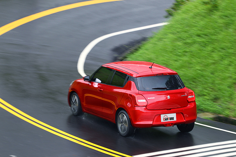 別以為SUZUKI SWIFT徒有外表,跑起來依然引人入勝。