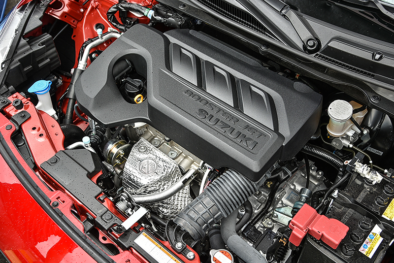 111ps/5,500rpm與16.3kg-m/1,500-4,000rpm的峰值動力輸出,推動僅僅940kg的車身只有輕快得以形容。