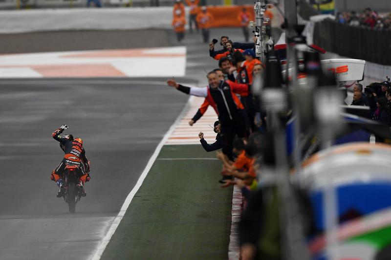 Espargaro本站相當出色,最終以第三名作收,也讓KTM於本站Moto3,Moto2與MotoGP級別皆站上頒獎台。