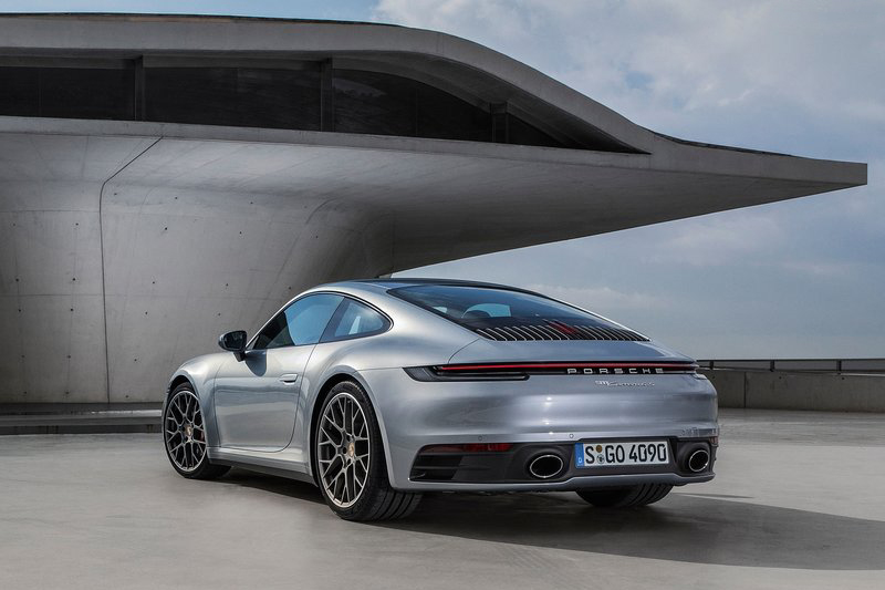 全新992世代911在車身尺碼上皆適度再放大,後軸也變得更加寬闊。
