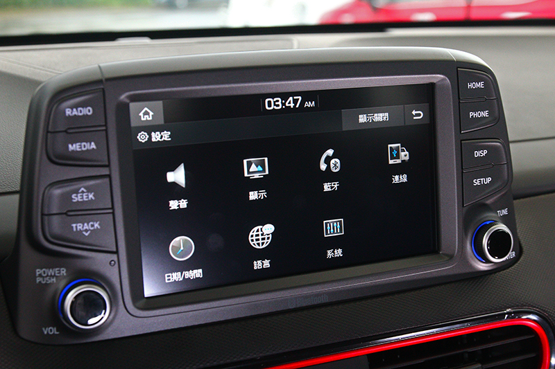 中控八吋螢幕支援Apple Carplay與Android Auto,唯一可惜之處便是沒提供導航功能。