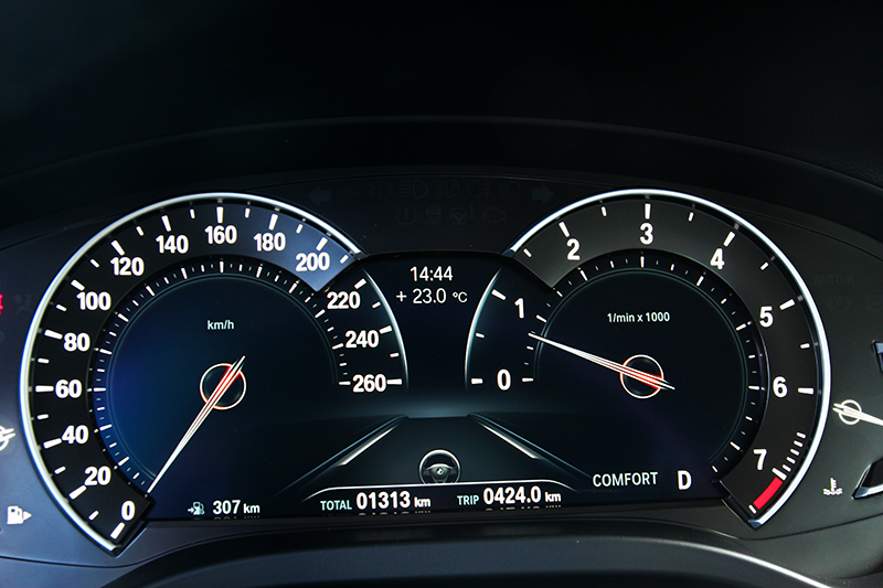 新年式X3 sDrive20i升級8.8吋多重行車模式儀表板。