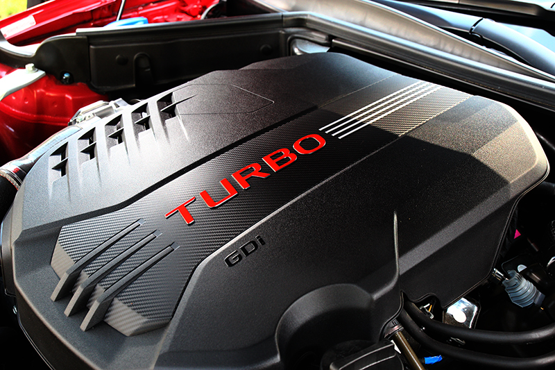 3.3升V6渦輪引擎擁有370hp/52kgm最大輸出動力與4.9秒0~100km/h實力。