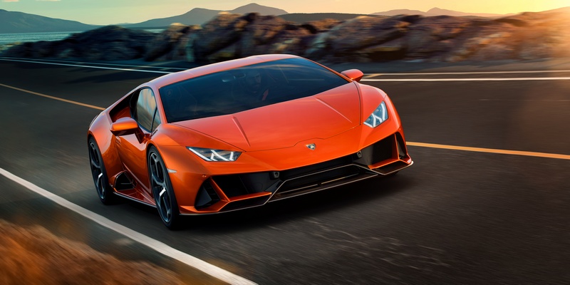 Huracan EVO動力仍搭載5.2升V10自然進氣引擎,但卻提升至640hp最大馬力與61.2kgm扭力峰值。