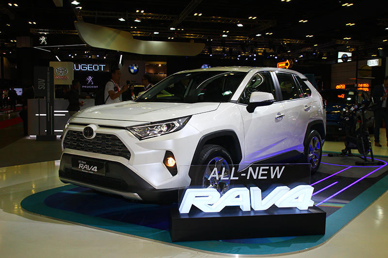 新世代RAV4造型變得更為成熟洗練,同時也散發粗曠風格。
