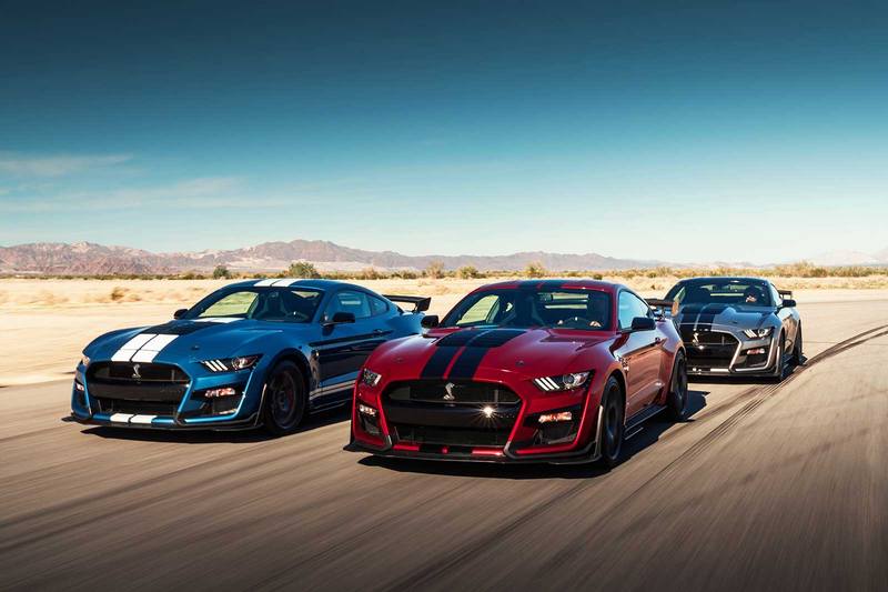 Mustang Shelby GT500搭載的5.2升V8機械增壓引擎,具有強悍的700hp最大馬力,0~100km/h加速3.5秒即可完成。