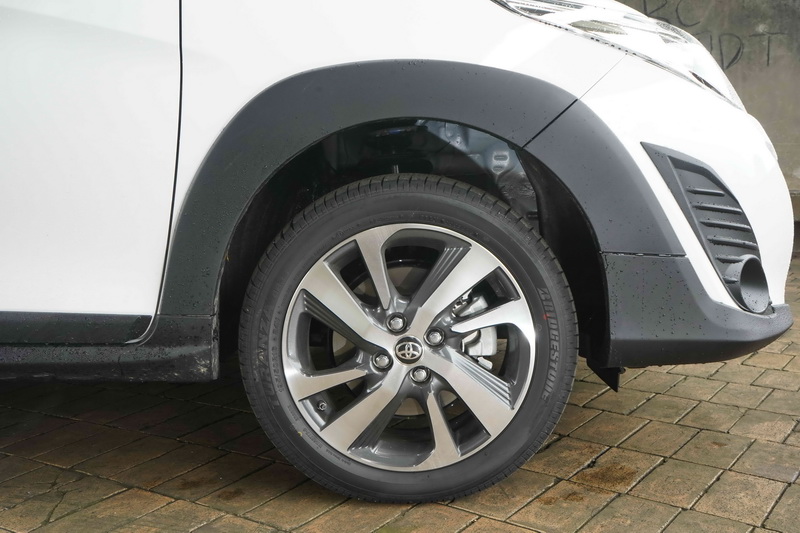為了凸顯出Yaris Crossover的休旅因子,最明顯的便是將底盤拉高了210mm