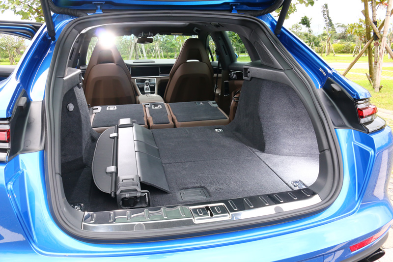 Panamera Sport Turismo提供完整地座椅變化機能,可充分彈性運用空間。