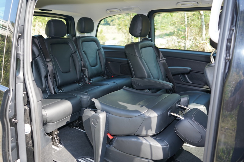 V 250d擁有4,895mm的車長,即便是第三排的座位空間仍相當寬裕