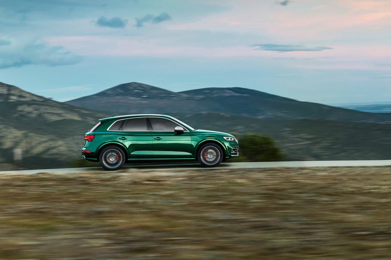 SQ5 TDI擁有347hp/71.4kgm動力表現,油耗也有15.2km/L。