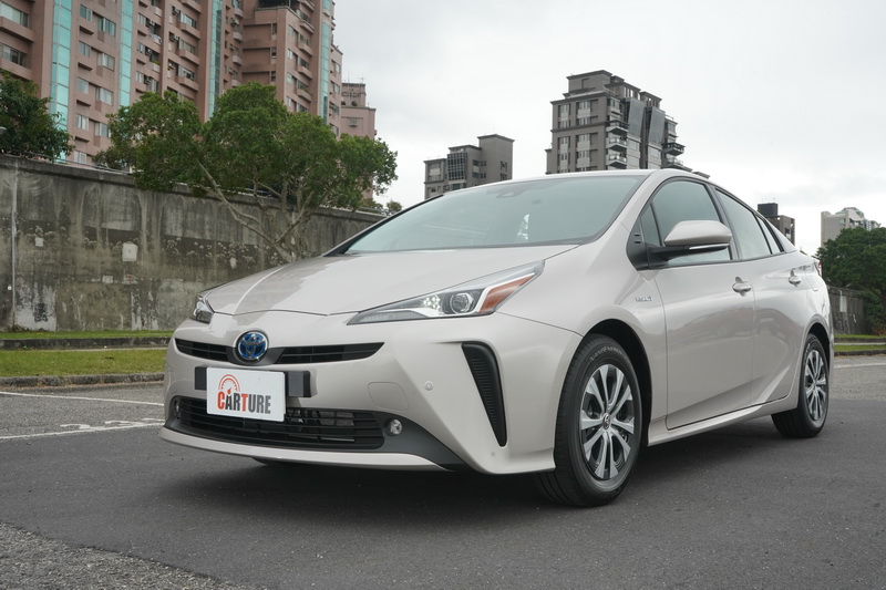 先前外觀略顯前衛的Prius,小改款後的外型又往偏保守的路線走去