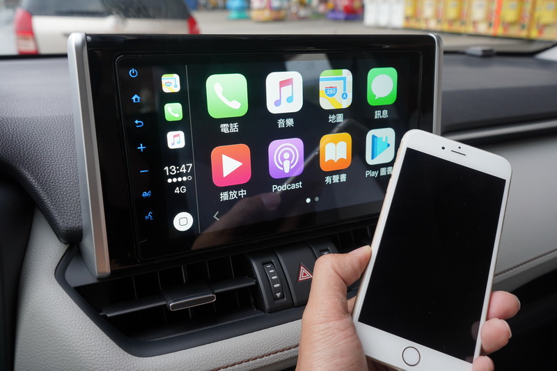 中控螢幕同樣支援時下流行的Apple Carplay與Android Auto連線功能