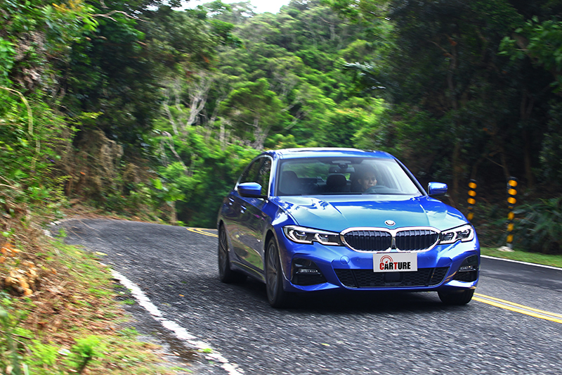 BMW Personal CoPilot向來被認定是駕馭輔助機智的巔峰之作,哪有理由不第一時間好好試試?