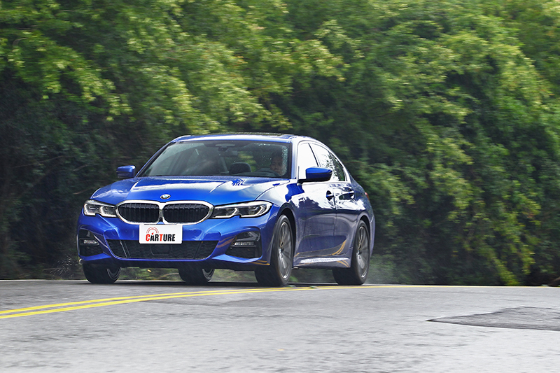 BMW 330i M Sport的主動車距控制定速巡航,絕對是長途駕駛時偷懶的好道具。