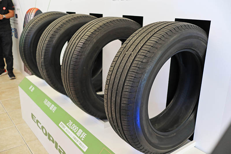 即便磨到45,000km胎塊花紋依舊均勻漂亮,表示噪音與性能不致過度衰竭。