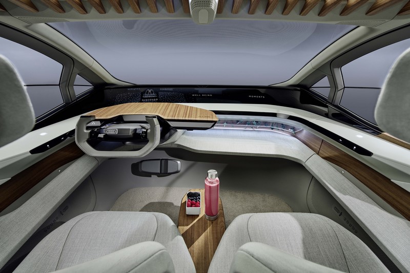 AI:ME車室相當簡約,內部全數應用數位螢幕與3D投影技術。