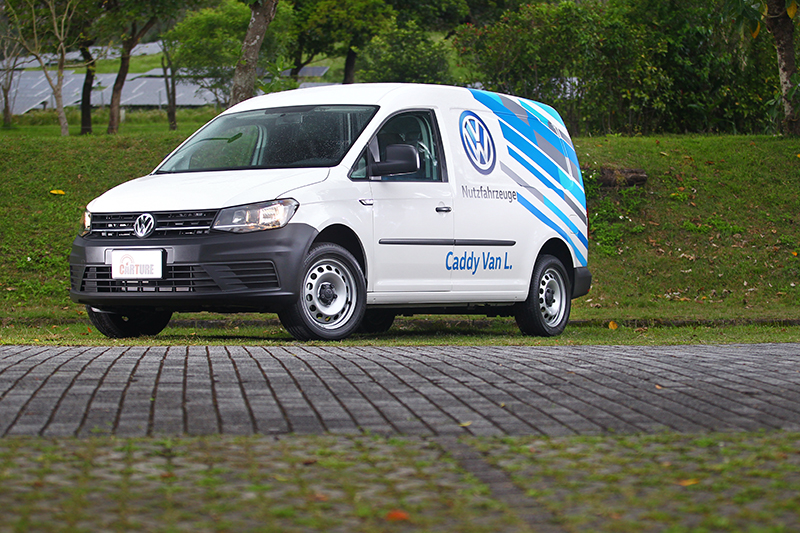 Caddy Maxi Van擁有3,006mm軸距,車長也達4,878mm直逼E-Class的境界。