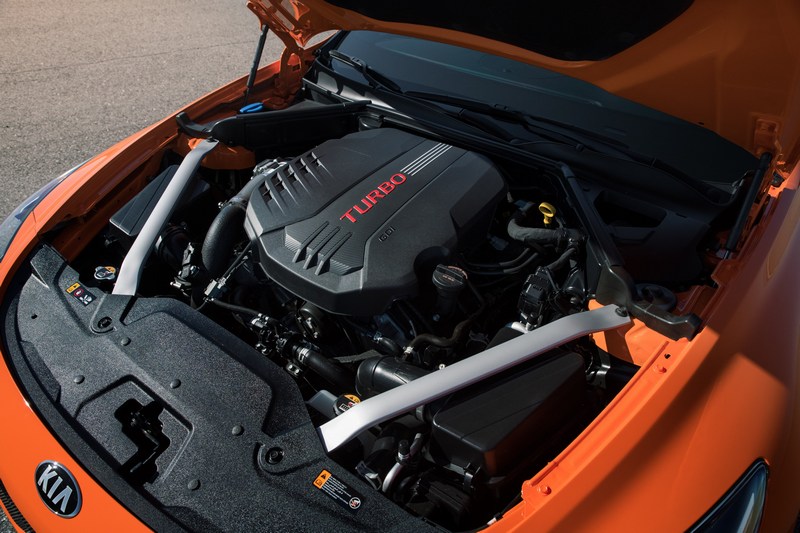 動力仍維持3.3升V6渦輪引擎,370hp/52kgm最大動力。