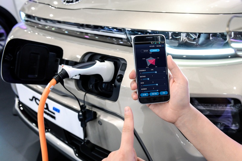 Hyundai性能APP程式,只要用手機就能替電動車進行動力升級。