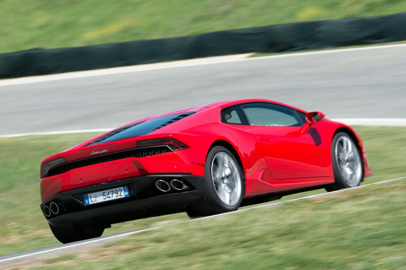 Huracan LP 610-4搭載V10自然進氣引擎,610hp/57.1kgm與0~100km/h加速3.2秒實力也非同小可。