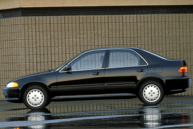 自1994、1995年以來,台灣車市每十年就是一波高峰(圖為當時叱吒風雲的五代Honda Civic)。