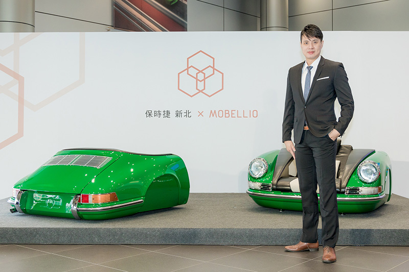 MOBELLIO創辦人劉鴻輝先生,因為找不到喜歡與滿意的汽車家具,因此決定自己開發,自發想至手工製出第一組沙發花了約兩年的時間,同時又花了約兩年的時間自創品牌,曾為了開發產品,真的買了輛Porsche來研究,爾後才與零件供應商合作取得各款經典車零件,得以逐漸實現夢想。