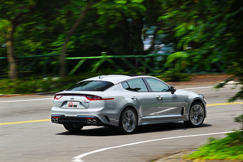 看似平凡的255hp/36kgm性能,但實際駕馭卻相當強勁不凡。