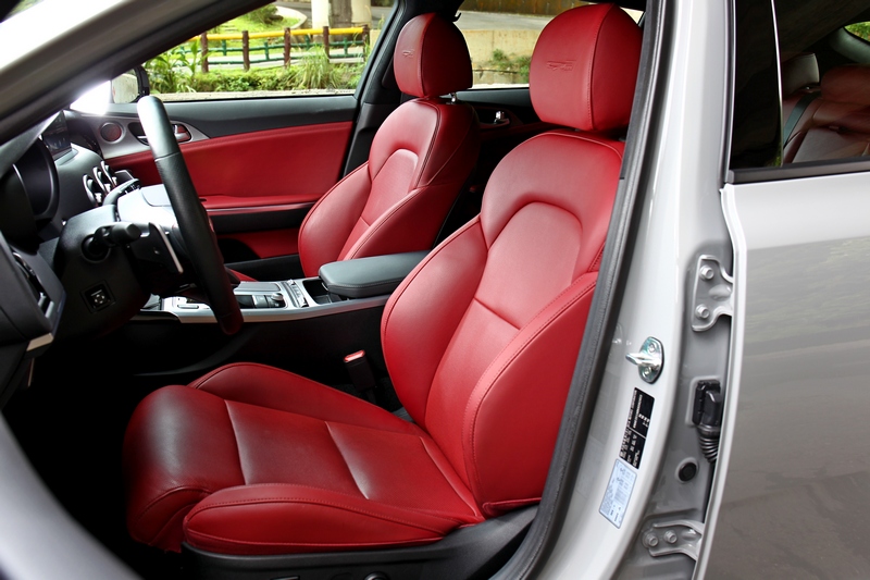 2.0T GT-Line車型座椅改為GT Line真皮材質。
