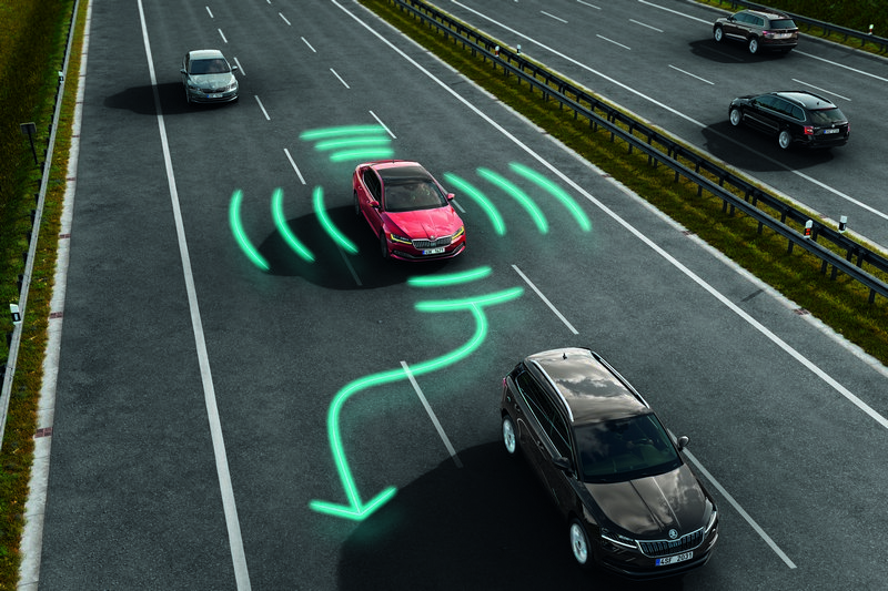 AC主動式巡航、車到維持與盲點偵測等多項安全科技皆有搭載。