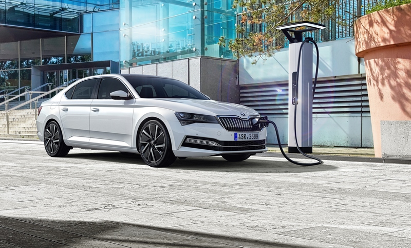 小改Superb最重要就是增加Superb iV Plug-In Hybrid插電式車型。