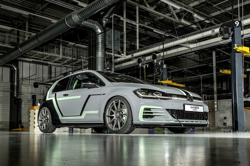 Golf GTI Aurora是由Volkswagen培訓學校學生作品。