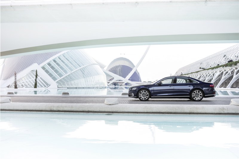 Audi A8以全新設計語彙展現極具高科技視覺張力。