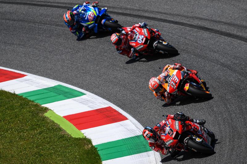 開賽五圈左右後就不斷看見Petrucci、Dovizioso、Miller、Marquez與Rins等四人相互競爭超越。