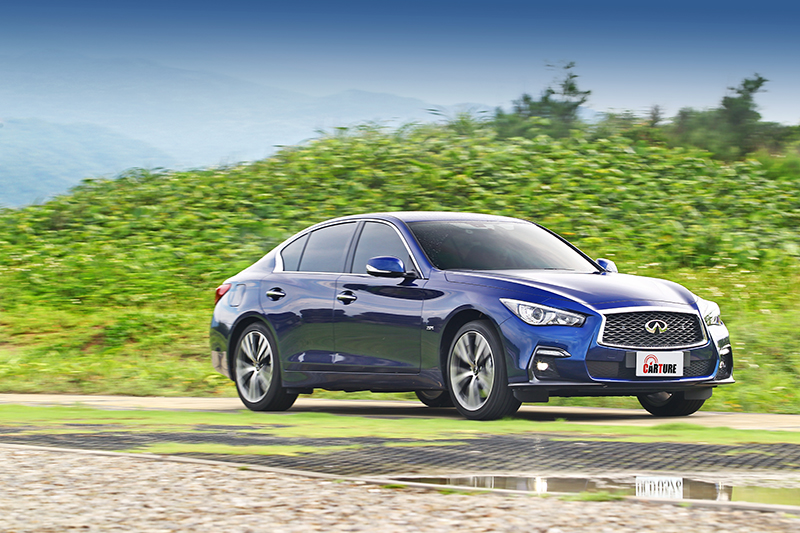 Q50 Silver Sport加速不走激進風格,但也不會對能量供給感到不足。