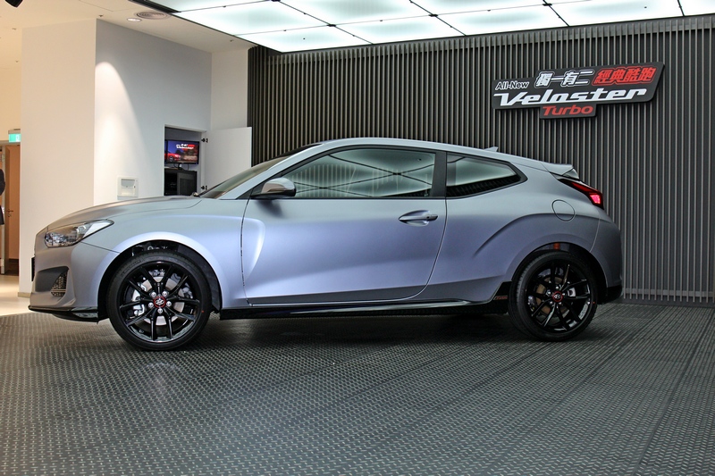 1+2非對稱式車門設計是 Veloster最具特色之處。