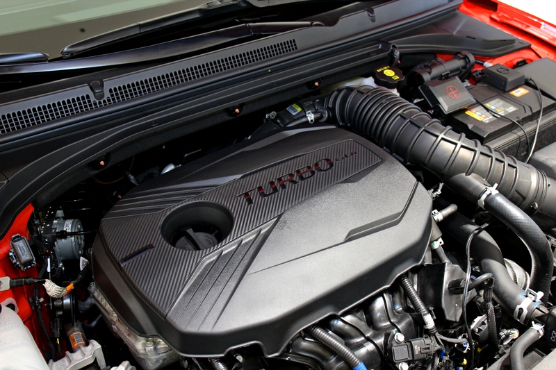 1.6升渦輪引擎可輸出204hp/27kgm最大動力,搭配七速雙離合器變速系統,創造加速至100km/h 7.1秒表現。