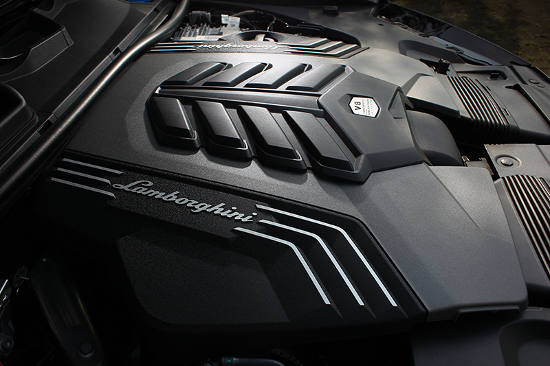 4.0升V8渦輪引擎,650hp/86.7kgm全都是超跑規格。