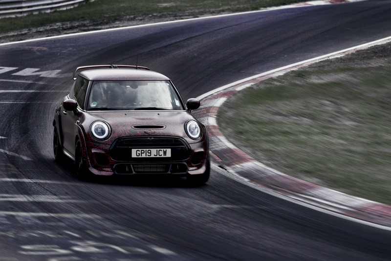 Mini JCW GP動力搭載2.0升渦輪引擎,經過調校升級後馬力一舉來到300hp。