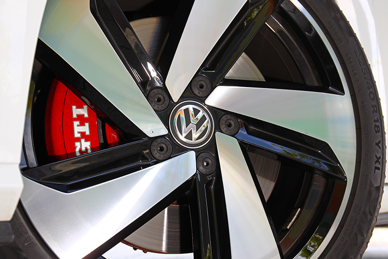 Golf GTI Performance Pure外觀與Golf GTI Performance只差在圈胎尺吋。
