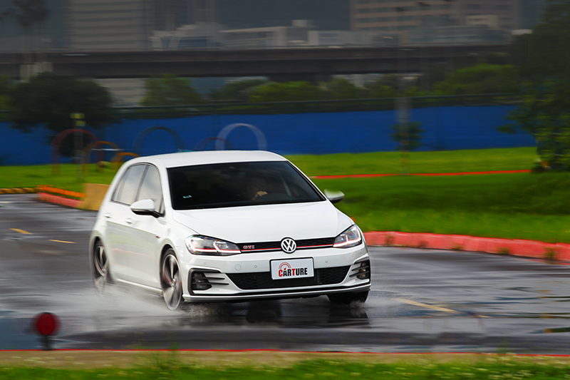 Golf GTI Performance Pure有著快得出彎速度。
